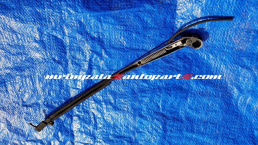 91-96 Chevy Caprice Buick Roadmaster Wagon Rear wiper arm - Click Image to Close